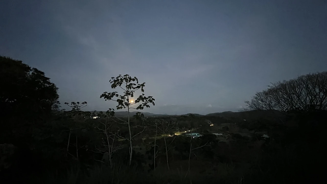 Nun mit Mond