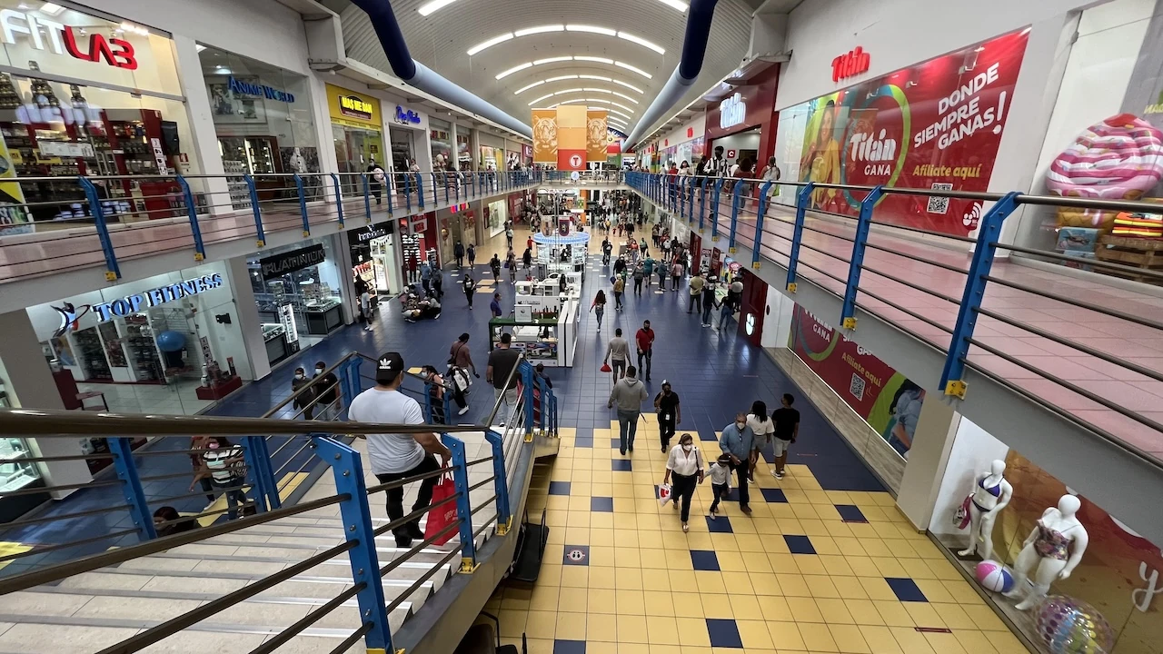Mall, breite Gänge zwei Etagen