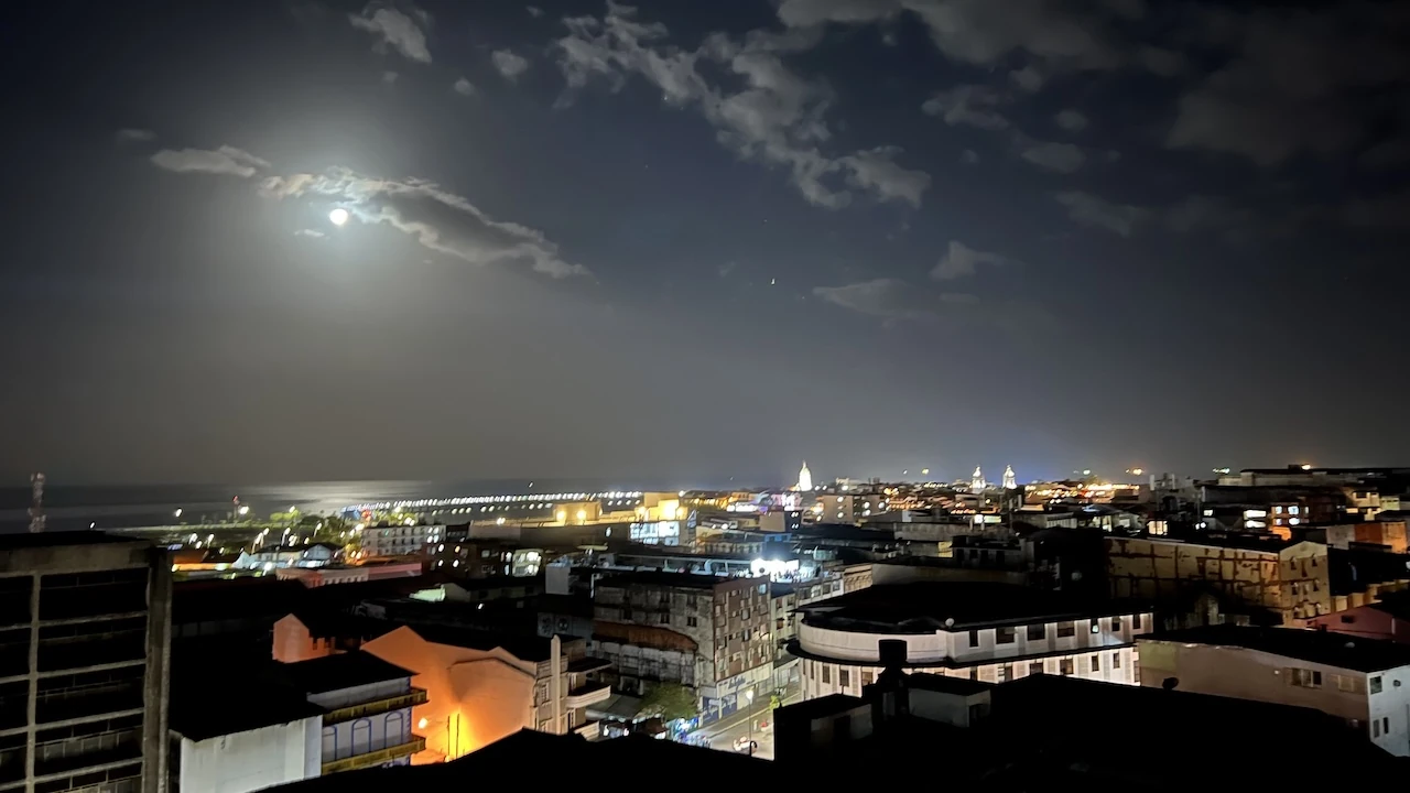 Blick über die Dächer Von Panama City bei Nacht