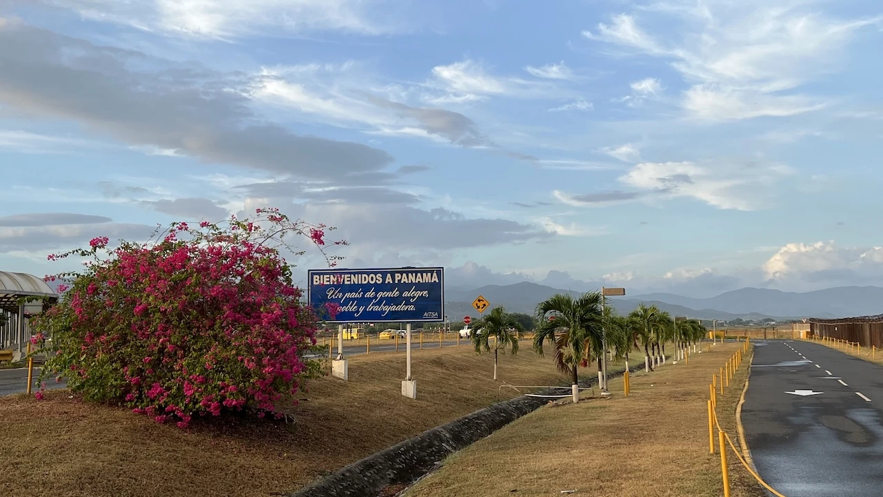 Willkommensschild "Bienvenidos a Panamá"