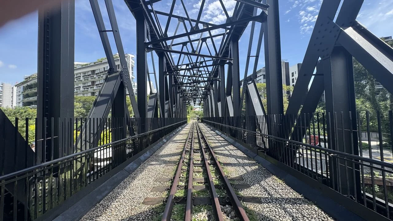 Direkt auf der Brücke